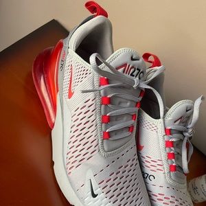 Gently used Nike air max 270
